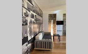 Stylish One Bedroom Apartment Near The Riva